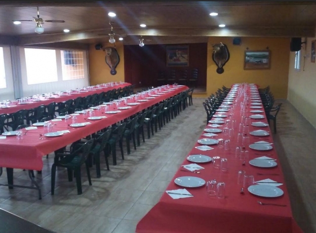  Tables waiting for diners 